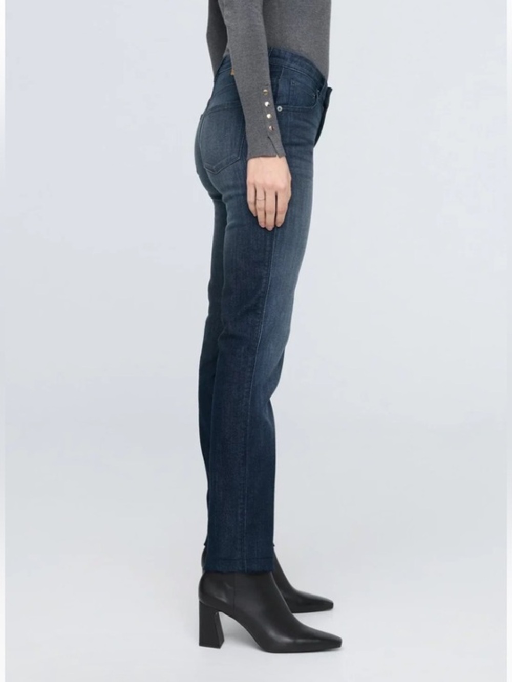 DUER Women’s Performance Denim Slim Straight Jeans — Size 26x30